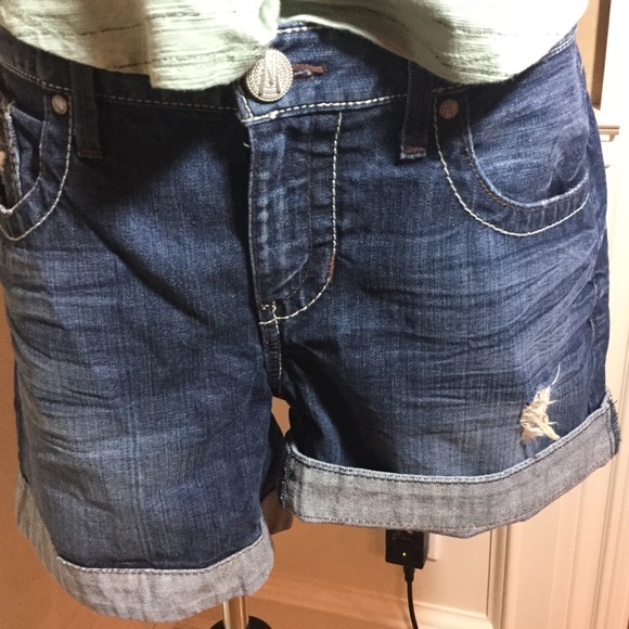 GUESS DISTRESSED FRAYED DENIM SHORTS 5.5” INSEAM - Picture 7 of 7
